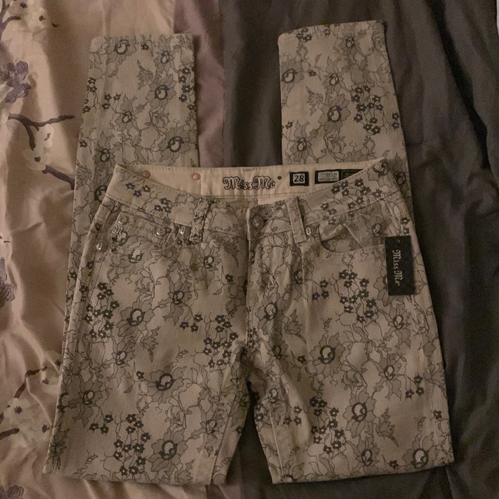 NWT Miss Me Lace print off white pants size 28